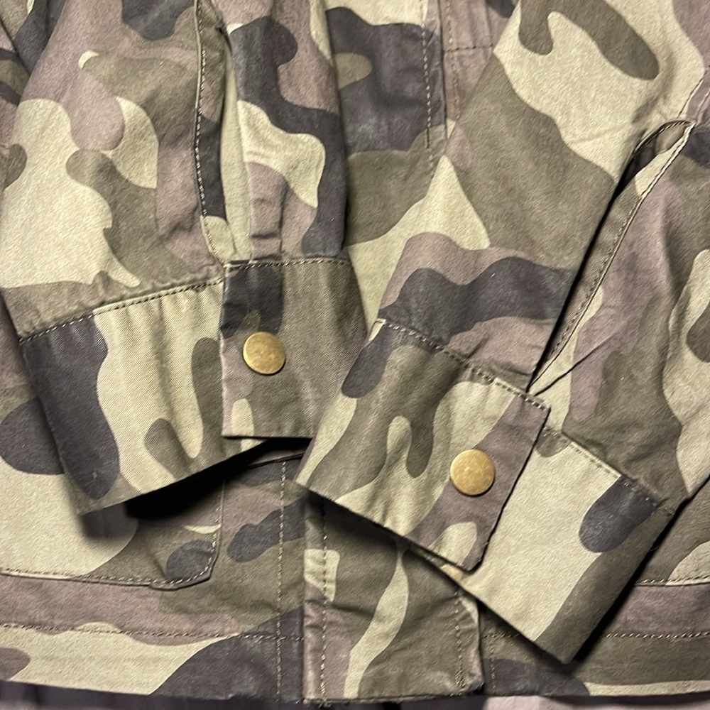 Green camouflage online jacket, size medium - Picture 7 of 8